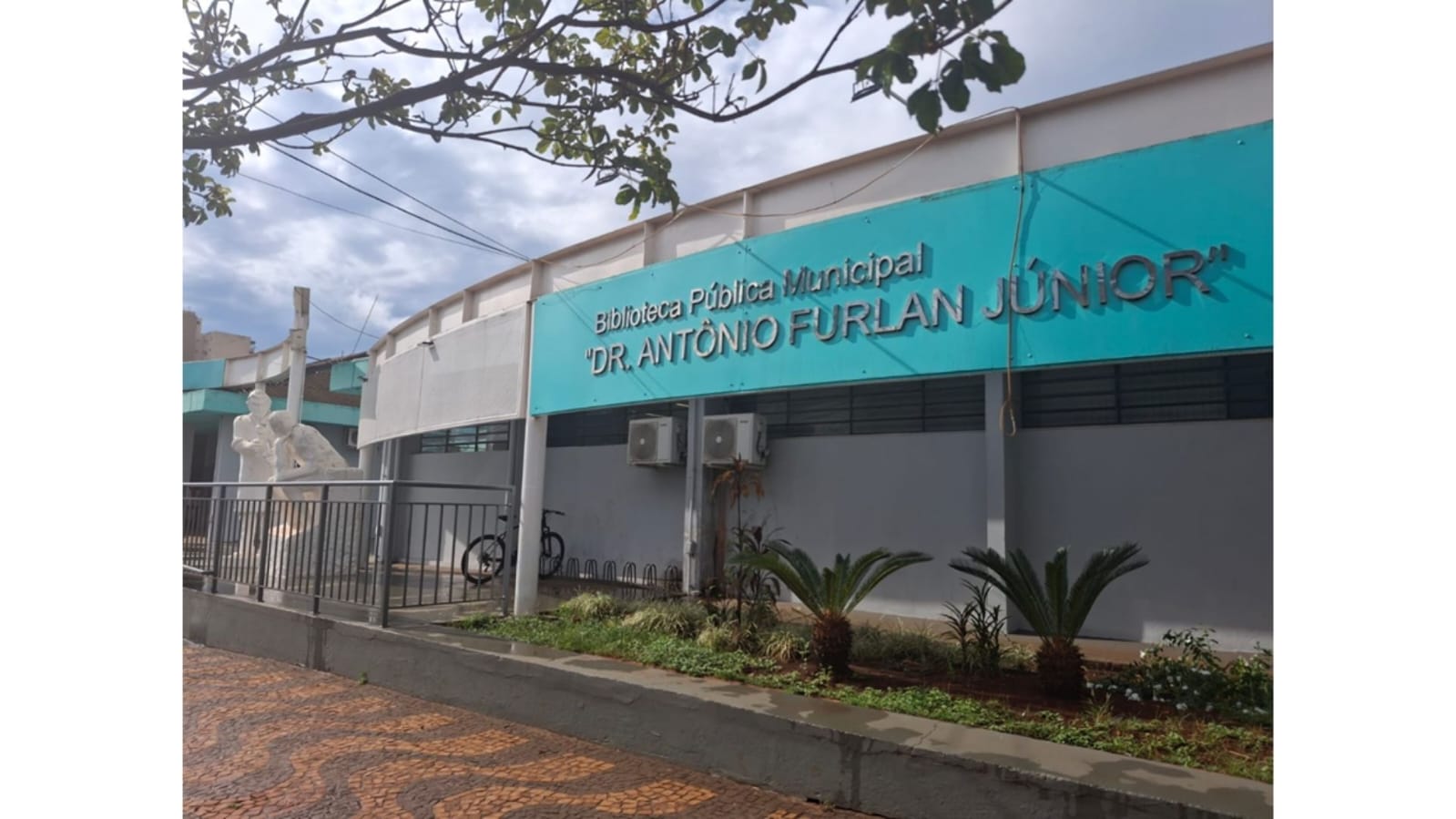 Biblioteca Dr. Ant&ocirc;nio Furlan Jr.